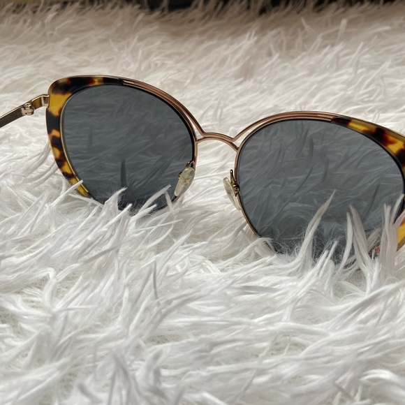 Salvatore Ferragamo Sunglass Frames
SF207S 766 Amber Gold Tortoise 60mm - Picture 6 of 10